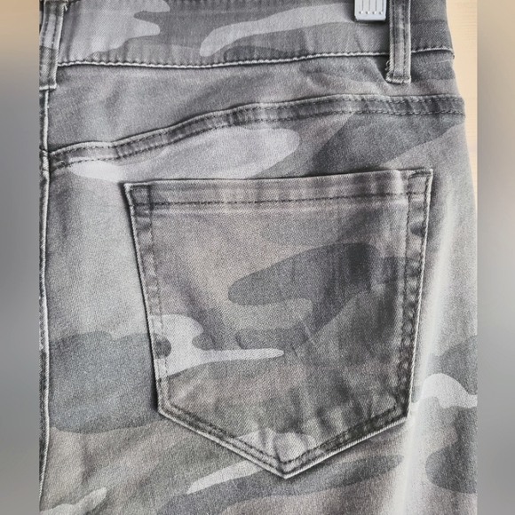 Democracy Gray Camo "Ab" Technology Stretch Waist size 6 - Picture 5 of 9